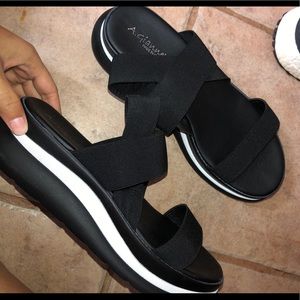 Black white platform 90s type sandal